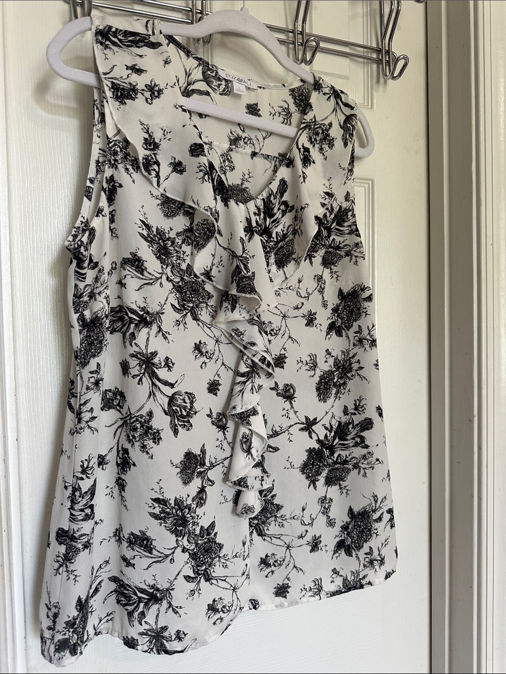 Roz & Ali White and Black Floral Ruffle Sleeveless Camisole